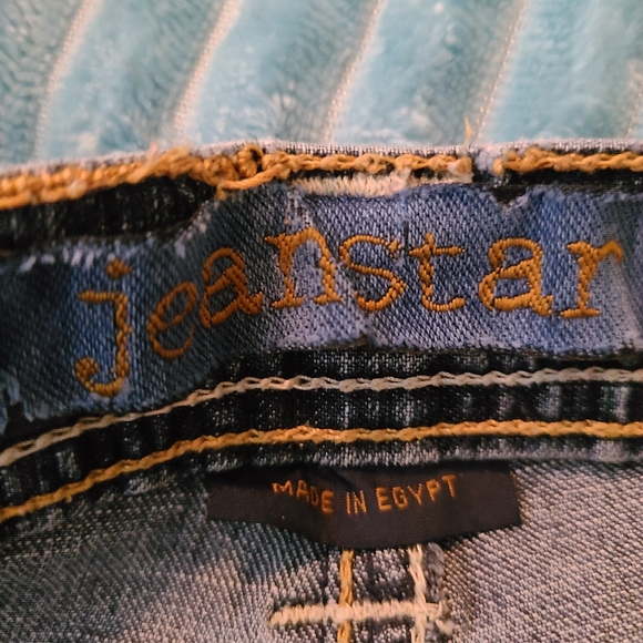 Denim below the knee lose fitting walking shorts. Size 14 - Picture 4 of 4